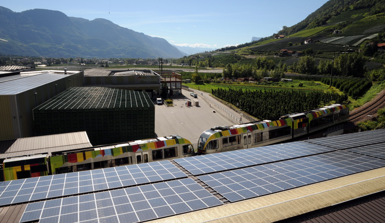 PV-Anlagen in Lana unterhalb Meran, Südtirol, Italien